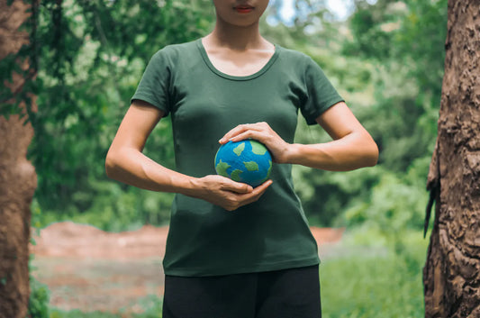 Fair Fashion vs. Fast Fashion: Warum Bio-Shirts die bessere Wahl sind