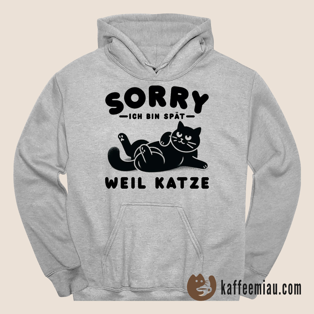 Grauer Kapuzenpulli mit schwarzer Katzenillustration und deutschem Text; daneben sind Produktmerkmale und das cillinicaffe.com-Logo auf beigem Hintergrund abgebildet.