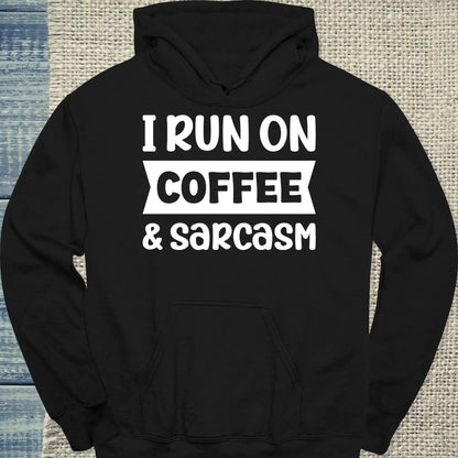 Hoodie - I run on coffee & sarcasm - Unisex - Kaffee Schwarz