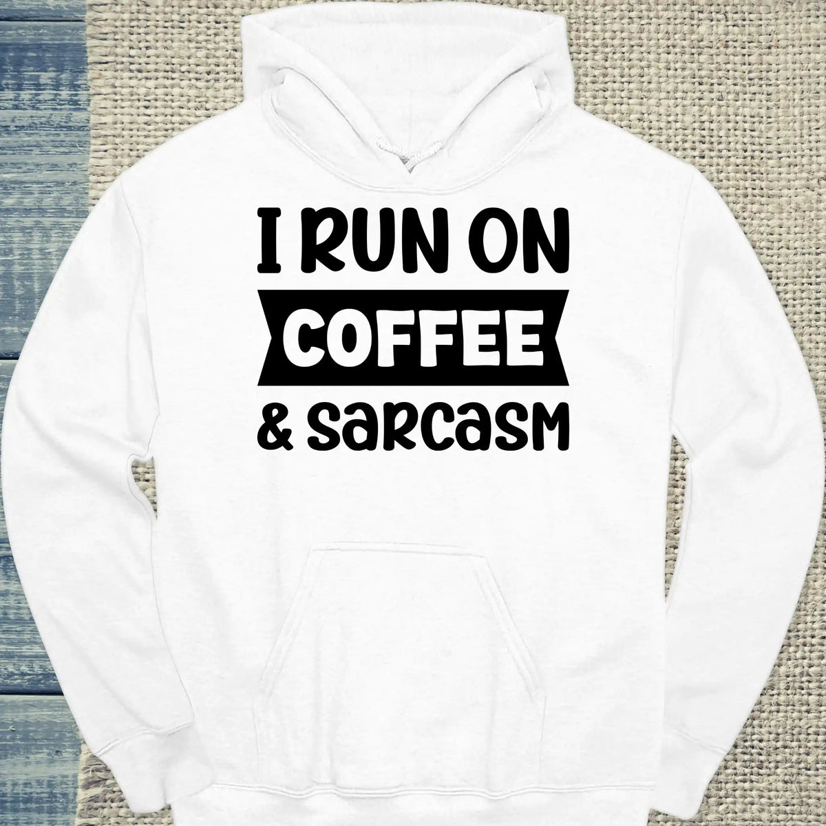 Hoodie - I run on coffee & sarcasm - Unisex - Kaffee Weiß