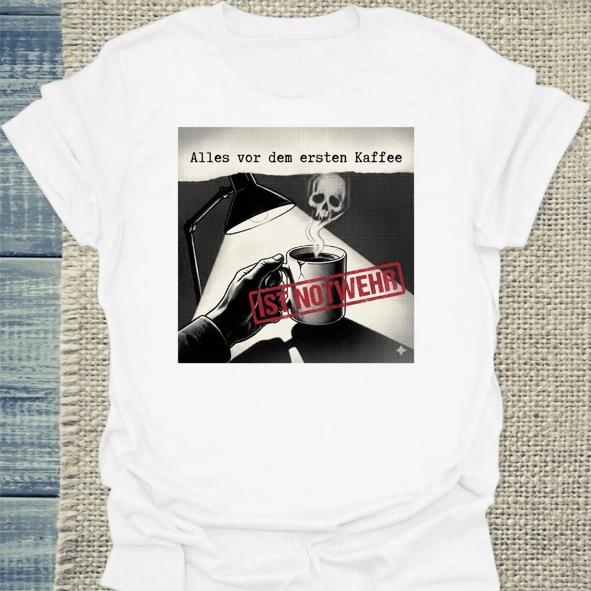 T-Shirt - Alles vor dem ersten Kaffee ist Notwehr - Unisex - Katze, Kaffee Weiß