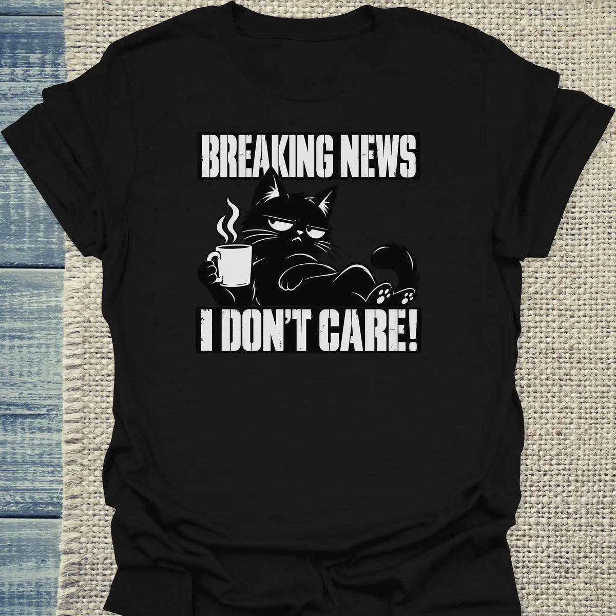 T-Shirt - Breaking News I don’t care - Unisex - Katze & Kaffee Schwarz