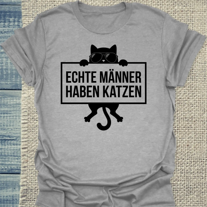 T-Shirt - Echte Männer haben Katzen - Unisex - Katze, Cat Guy Grau