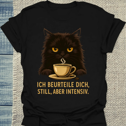 T-Shirt - Ich beurteile dich. Still, aber intensiv. - Unisex - Katze, Kaffee Schwarz