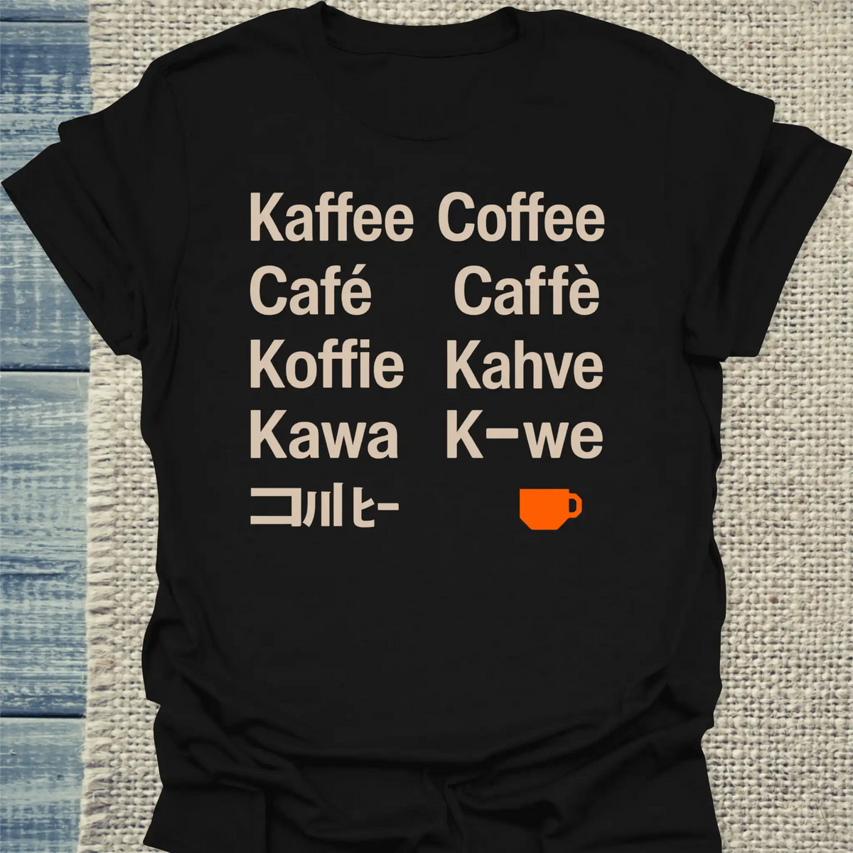 T-Shirt - Kaffee in 9 Sprachen - Unisex - Kaffee Schwarz