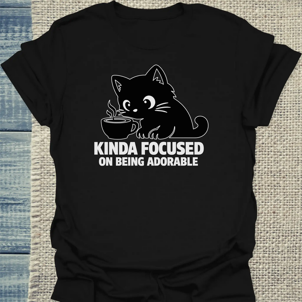 T-Shirt - Kinda focused on being adorable - Unisex - Katze & Kaffee Schwarz