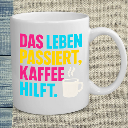 Tasse 325ml - Das Leben passiert, Kaffee hilft. - Kaffee