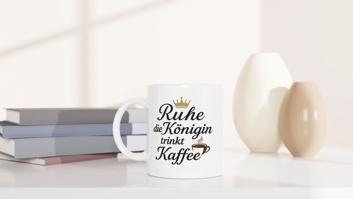 Tasse 325ml - Ruhe, die Königin trinkt Kaffee - Kaffee